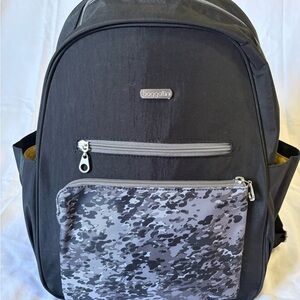 Baggallini Black and Gray Camouflage Men's Backpack